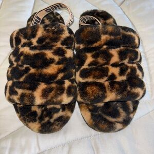 UGG Fluff Yeah Genuine Shearling
Slingback Sandal (Women)